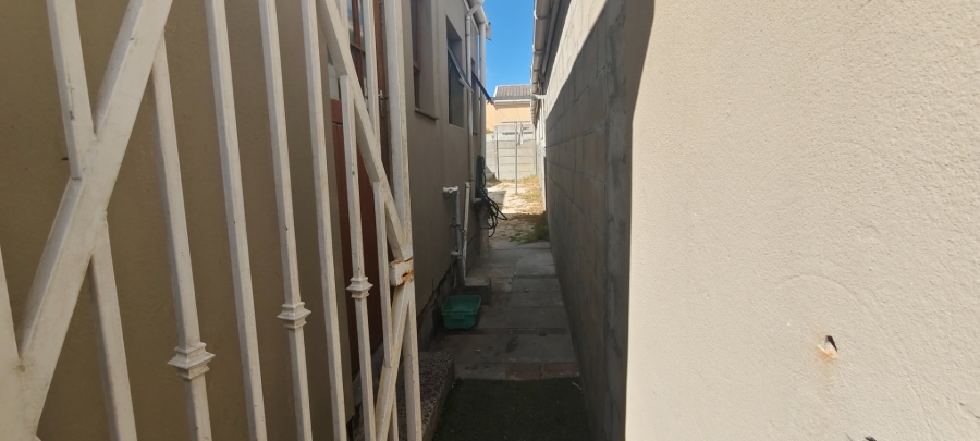 3 Bedroom Property for Sale in Strandfontein Village Western Cape